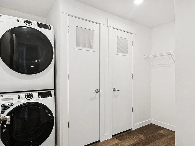 Seven Skies Apartments — Photo 21