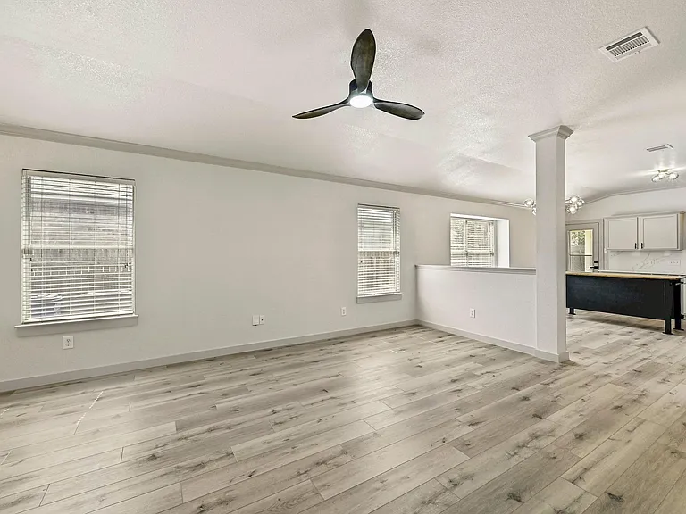 919 Flanagan Dr — Photo 5