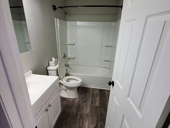 3rd image of 915 N Fillmore St #3