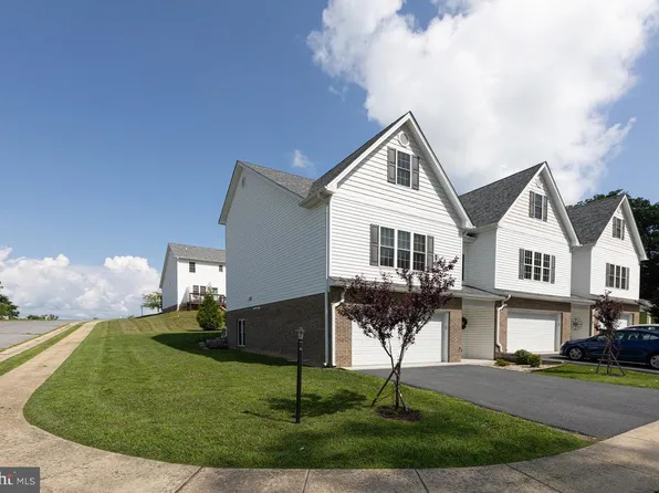 11 Collinswood Way, Staunton, VA 24401