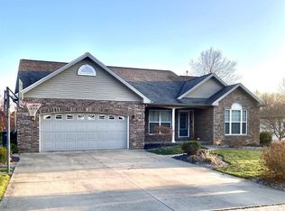 710 Wayne St, Carlyle, IL