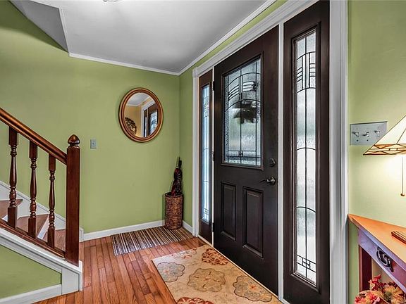 5th image of 135 Brooklea Dr