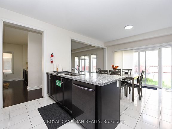 4th image of 8 Prairie Creek Cres