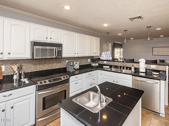 3rd image of 2257 Chaparral Dr
