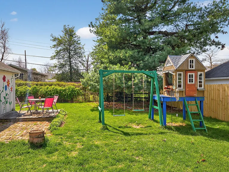 708 Cheryl Ln — Photo 15