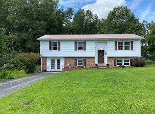 283 Canterbury Dr, Shady Spring, WV 25918