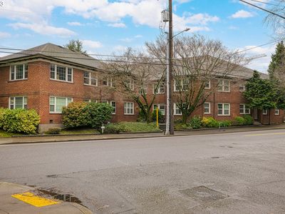 701 NE 28th Ave APT 6, Portland, OR, 97232