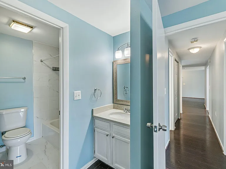 18131 Chalet Dr #301 — Photo 28