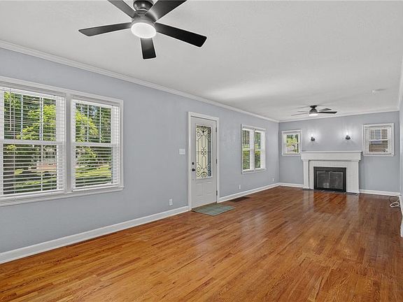 3rd image of 2206 Dewey St