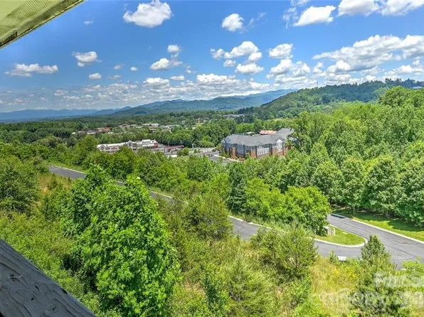 29 Rotunda Cir, Asheville, NC 28806