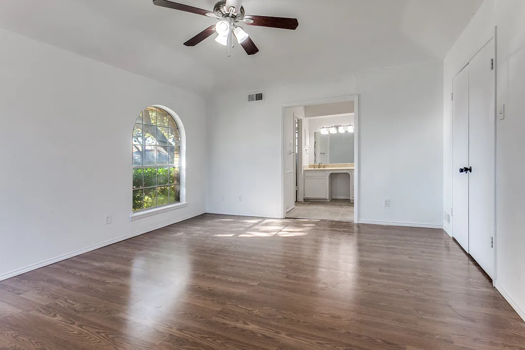 3 bed, 2.5 bath, 1988 sqft, $2,495 — Photo 4