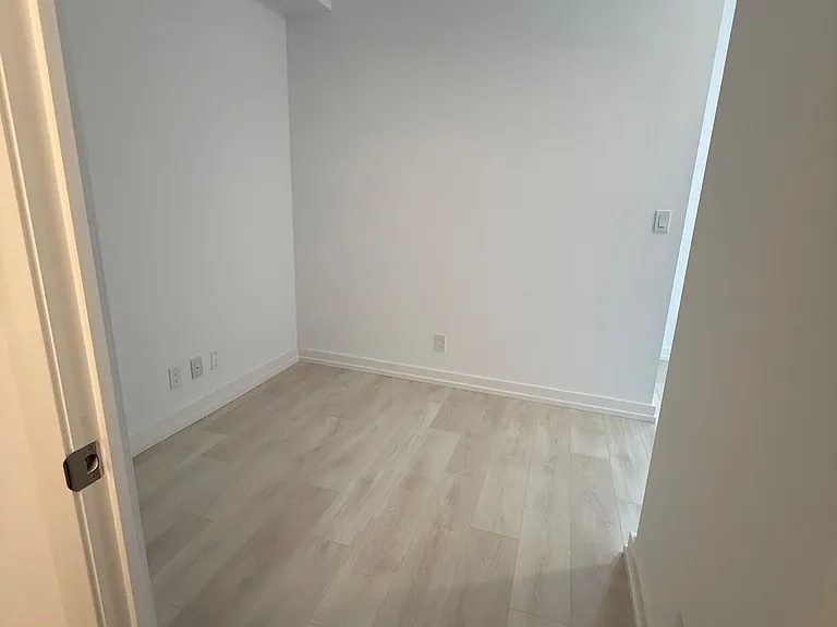75 James St S #623 — Photo 12
