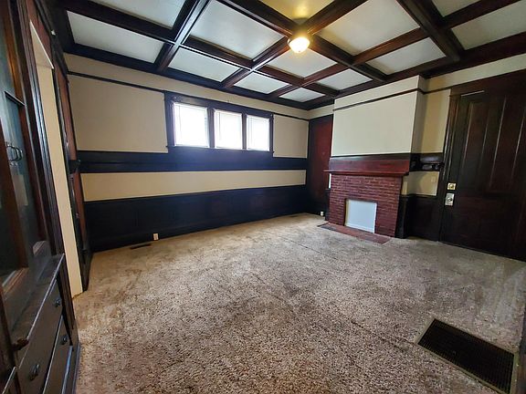 2nd image of 629 Swan St APT B