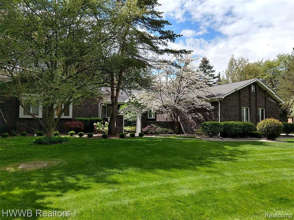 1st image of 53983 Arrowhead Dr