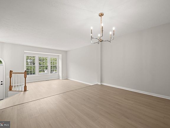 4th image of 41 Queen Catherine Ct