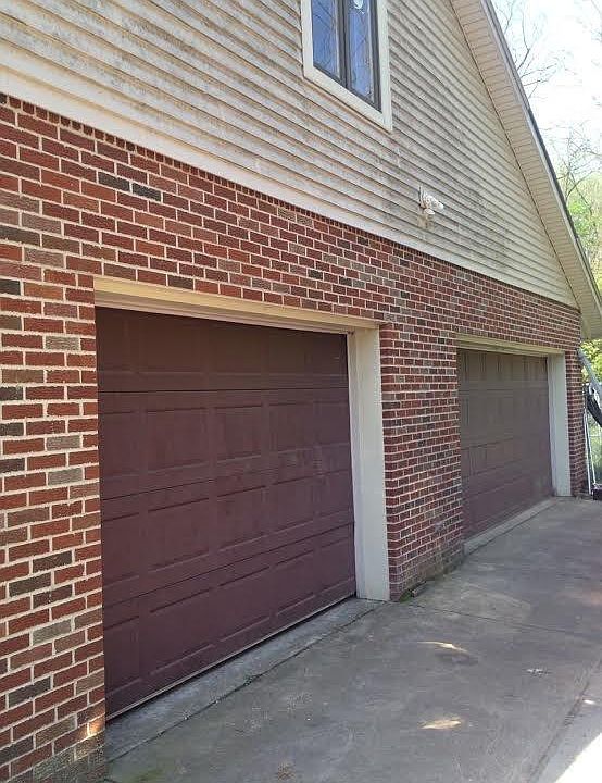 2nd image of 2735 Merrill Rd