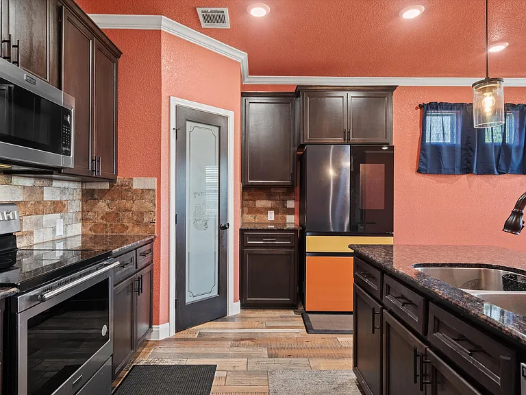 1602 Flatland Trl — Photo 8