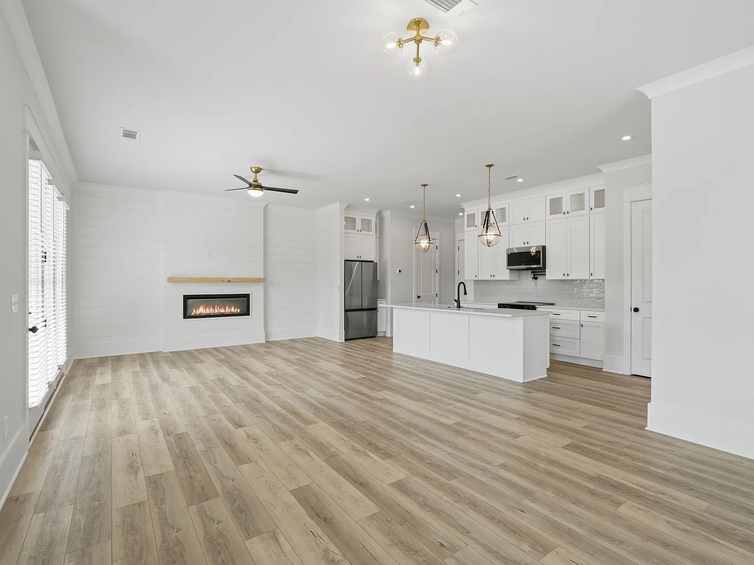 3 bed, 2.5 bath, 2076 sqft, $2,695 — Photo 4