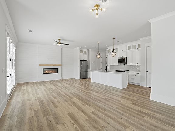 2nd image of 39 Peony St