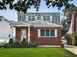 37 Ambrose Ave, Malverne, NY 11565