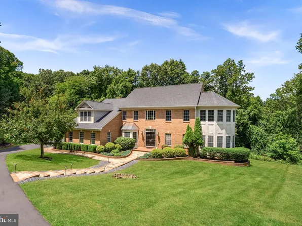 34901 Delia Ct, Round Hill, VA 20141