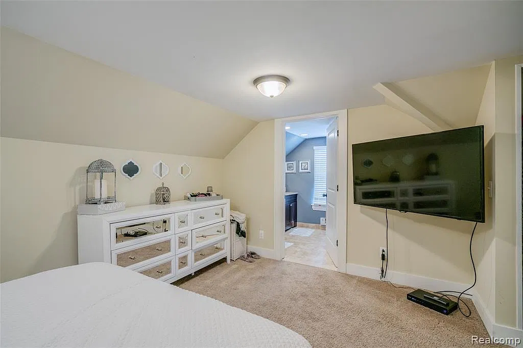 610 Gardenia Ave — Photo 2