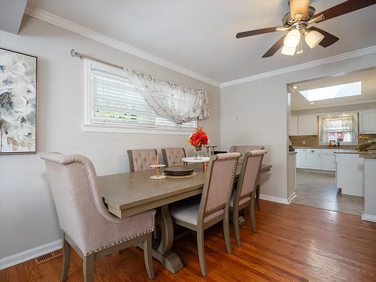 16 W Maltbie Ave — Photo 5