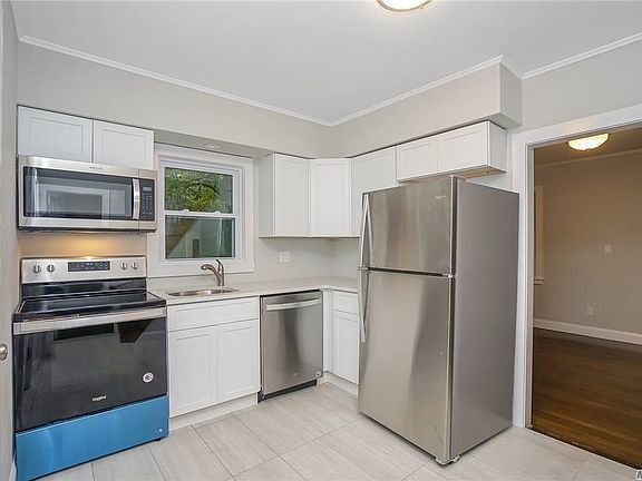 5th image of 37 Lynbrook Dr