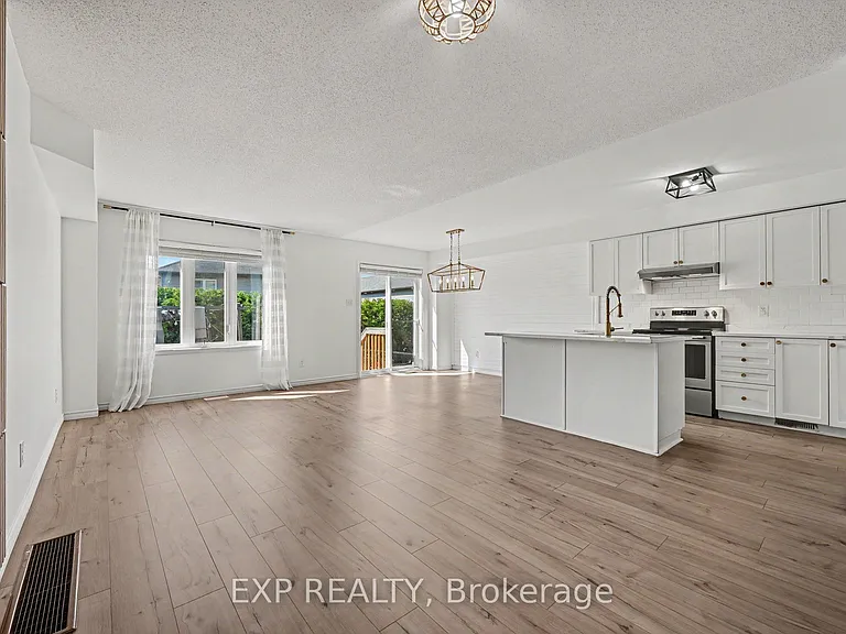 218 Rolling Meadow Cres — Photo 5