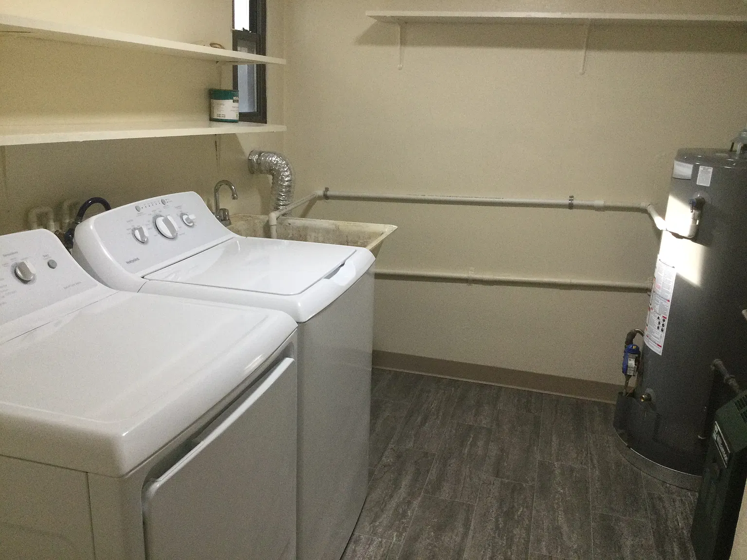 3 bed, 930 sqft, $1,200 — Photo 4