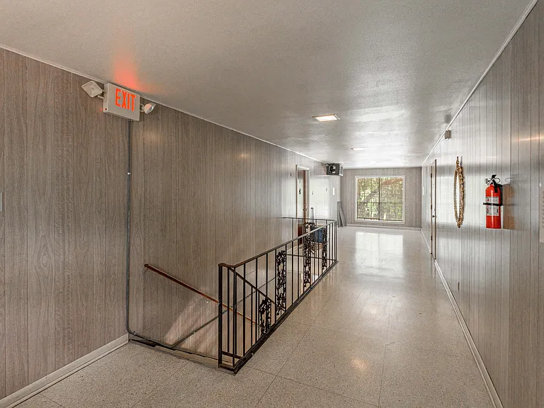 818 University Ave #7 — Photo 4