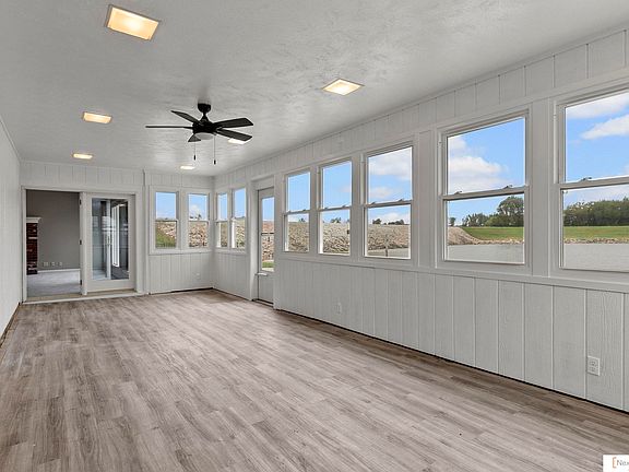 3rd image of 2595 W Shore Dr