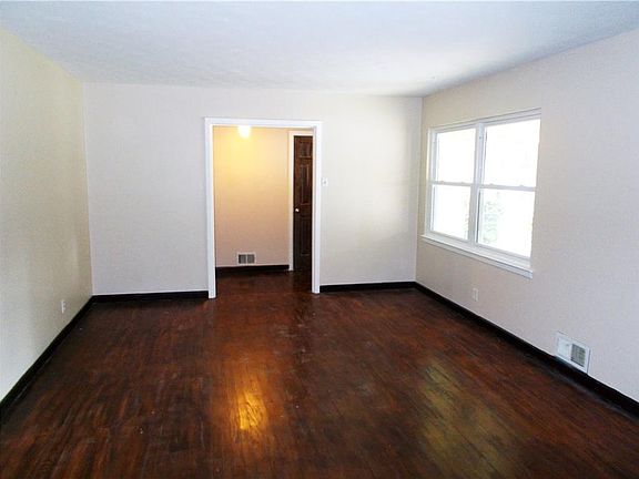 2nd image of 1420 Oriole Ln