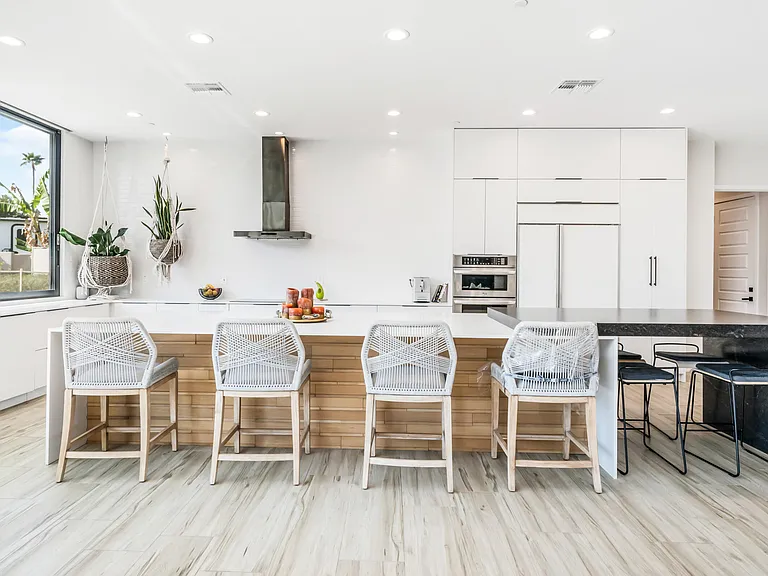 7417 E Paradise Dr — Photo 8