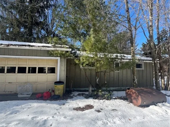 10666 Washington St, Chagrin Falls, OH 44023