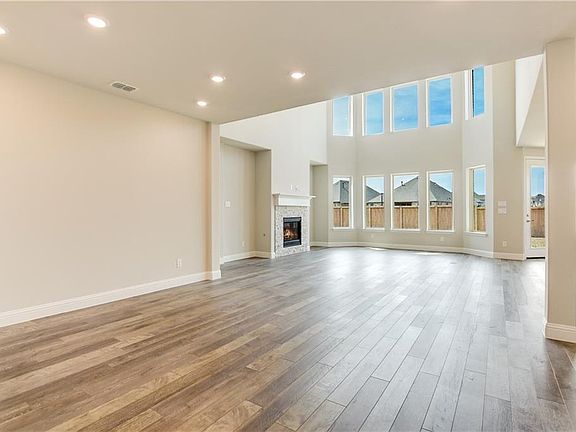 4th image of 7609 Clear Rapids Dr