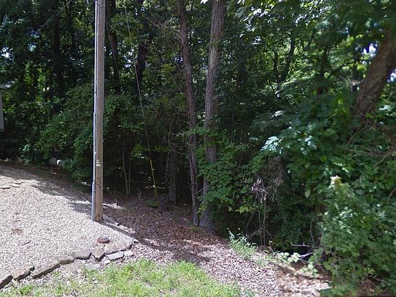 3rd image of Tisbury Ln