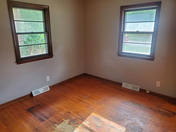 4th image of 13433 Belmead Ave