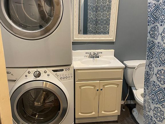 4th image of 1008 Pine St Floor 2