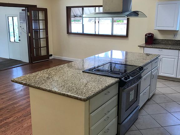 2nd image of 9746 Saloma Ave