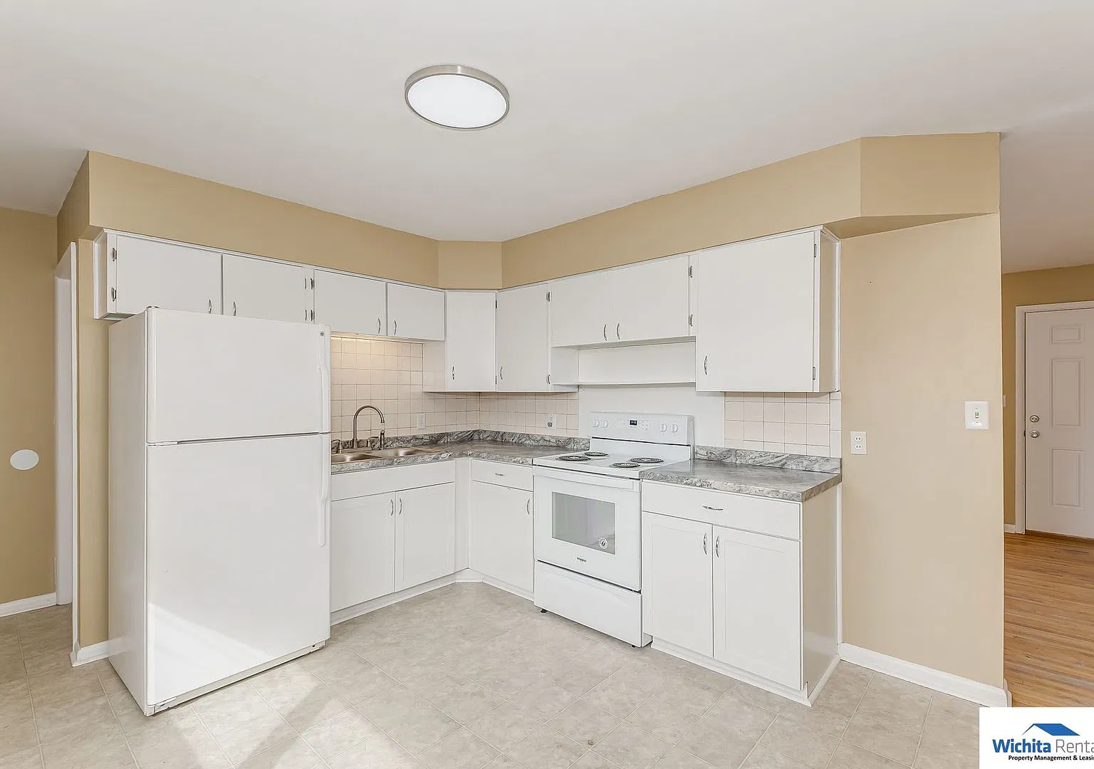 2 bedroom duplex with bonus room — Photo 1
