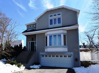 372 Fingerboard Rd, Staten Island, NY 10305