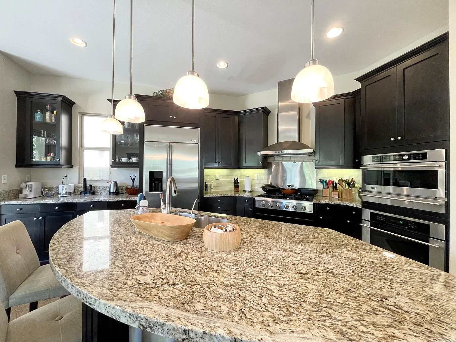 4 bed, 2691 sqft, $6,548 — Photo 3