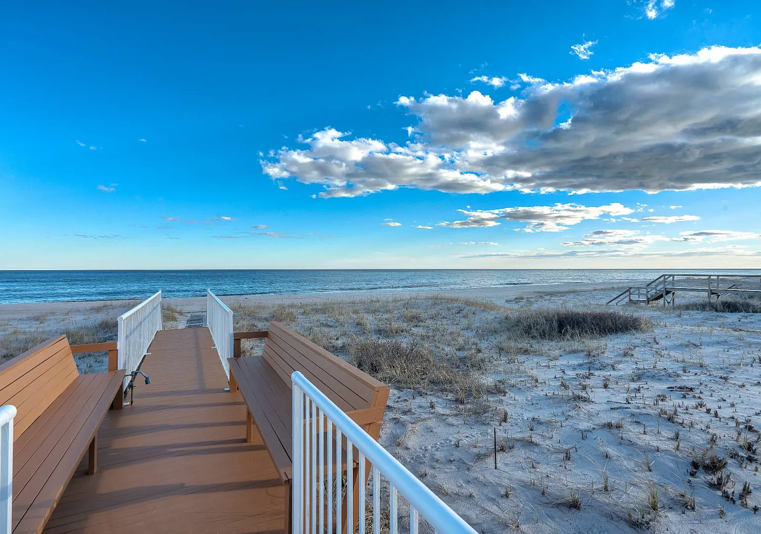 Stunning Oceanfront Estate — Photo 1
