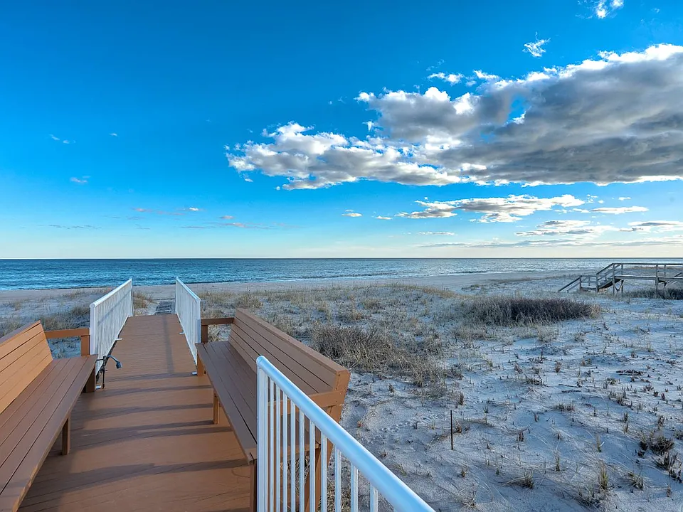 819 Dune Rd