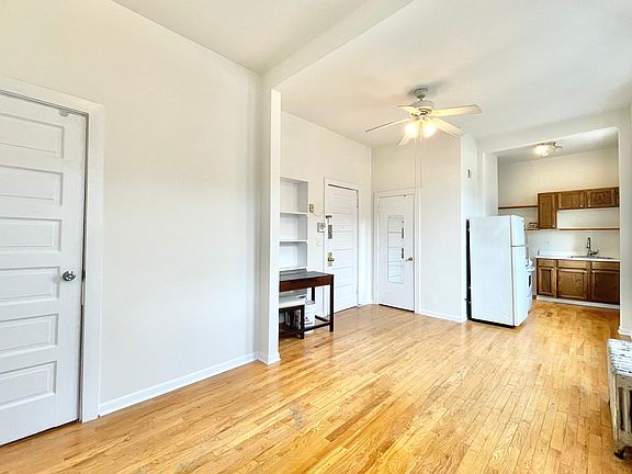 3rd image of 1355 W Chicago Ave #C9