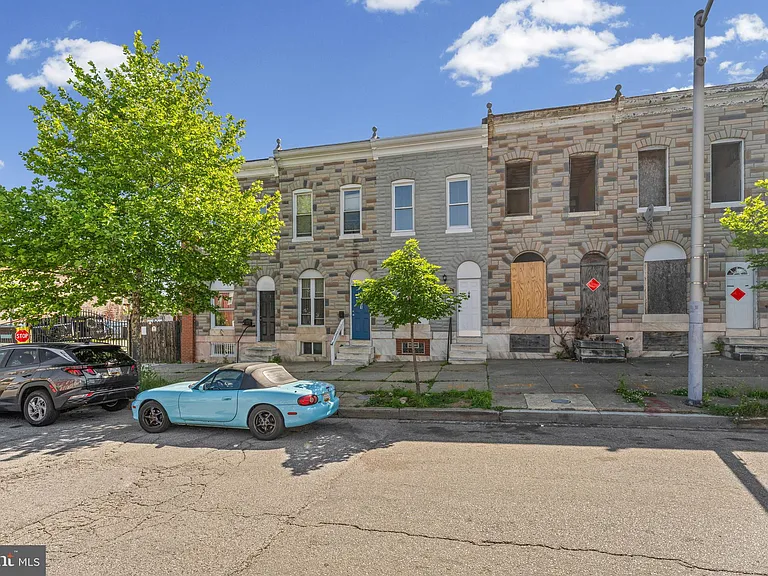 1669 N Milton Ave — Photo 21