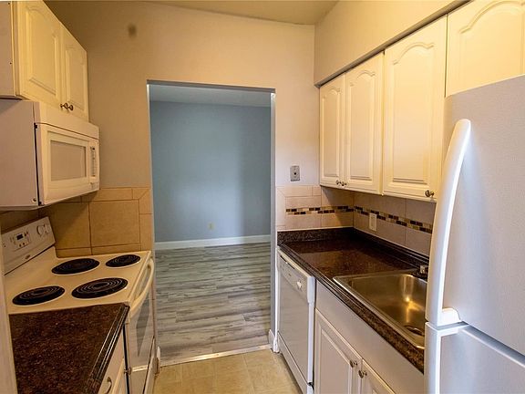 5th image of 5576 Pershing Ave