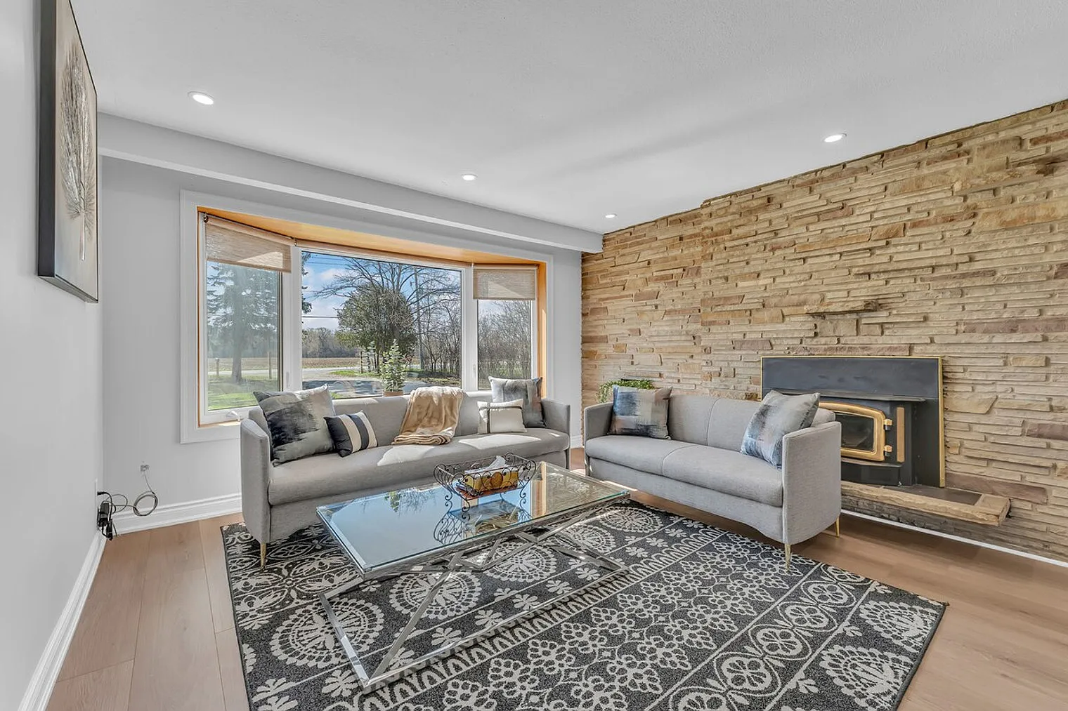 4 bed, 2.0 bath, $6,581 — Photo 1