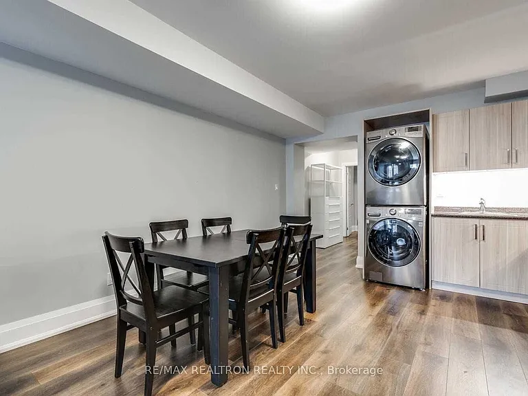 1319 Gerrard St E #LOWER — Photo 12